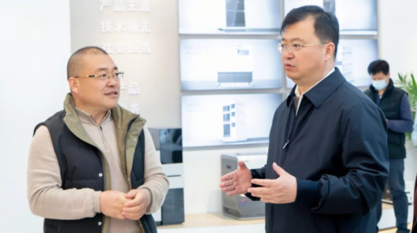 青島市嶗山區(qū)區(qū)長楊克敏帶隊工信局、統(tǒng)計局領(lǐng)導(dǎo)到訪盛瀚調(diào)研指導(dǎo)